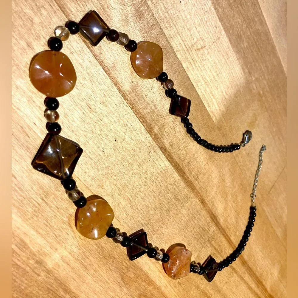 Tan and black bead necklace, approximately 19 inches long - Picture 1 of 2